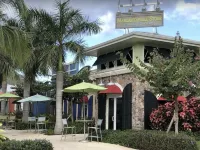 NEW! Remodeled studio just Steps from Beach, Pool, and Restaurants! Hotels in Frydendal