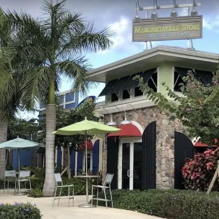 NEW! Remodeled studio just Steps from Beach, Pool, and Restaurants!