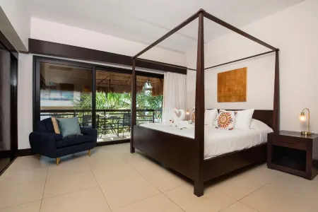 Aldea Thai PH with HUGE rooftop terrace, private plunge pool! Updated & Unique!