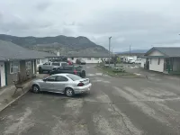 Road Runner Motel - parking