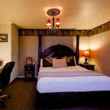 Strawberry Valley Inn Rooms