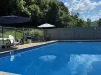 Trail Riders Retreat! Hatfield McCoy Trails. Private Pool. Loads of Parking! Hotels in Tug Hardee