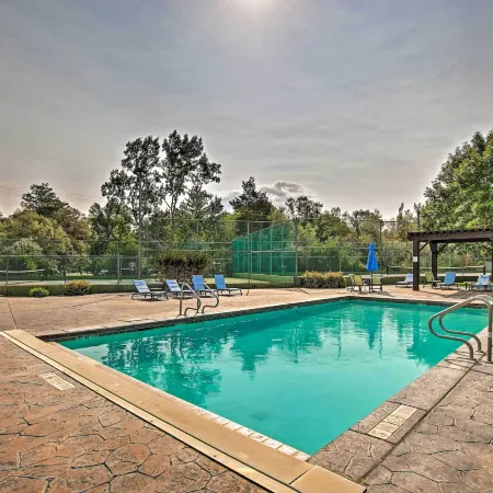 Contemporary Family Condo by Pineview Reservoir!