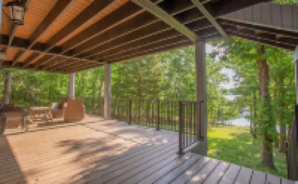 Happy Hideaway 4 Bedroom Home by Redawning
