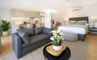 Middedorp Villa and Apartments