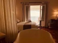 Blue Margouillat Seaview Hotel-Relais & Chateaux فنادق في Etang-Sale les Hauts