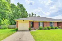 Family Home w/ Ping-pong & Fire Pit in Lexington - homestay