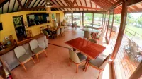 Fare Oviri Lodge - breakfast