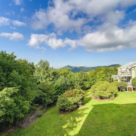 Close to Hiking and Town! Peaceful Sugar Mtn Condo