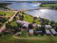 The Pines Motel and Cottages - 3-Star