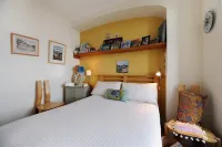 6 Coram Tower Hotels in Combpyne Rousdon