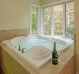 Pigeon Creek Inn - Adults Only - Hot Tub