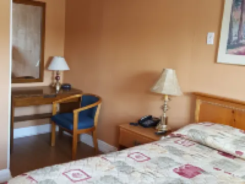 Maples Motel Hotels in Orillia