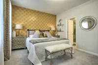 Sleek Durham Townhome Near Dtwn w/ Balcony! - Homestays