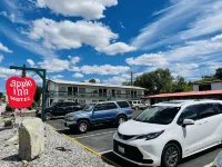 Apple Inn Motel - parking