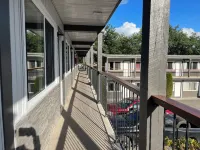 Chalet Inn Отели в г. Китимат