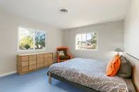 Rocky Ridge Retreat - Hot Tub, Fire Pit & BBQ! 2 Bedroom Home by Redawning Hotel a Joshua Tree