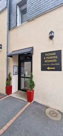 Hotel le Bellevue Отели рядом с достопримечательностью «La Maison du Graal»