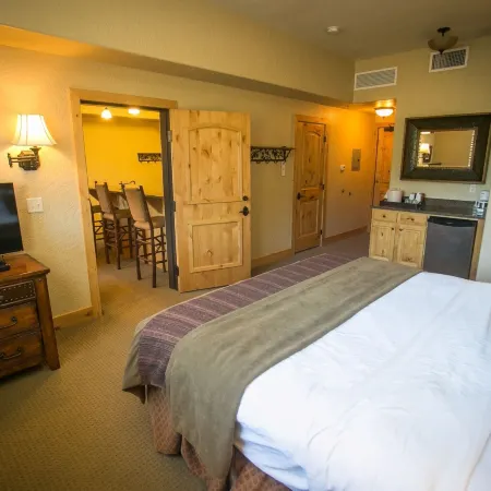 Amazing Mountain Views and Full Kitchen Save 20% on 7 Nights!
