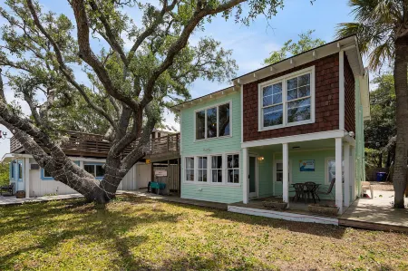 Riverside Inn and Cottages