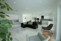 Maggie Home in Kendall - Pool and Tiki Bar Hotels in The Hammocks