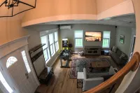 New Home Private Pool/Hot Tub Near Meredith Center