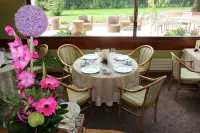 Logis Hôtel la Villa des Houx Hôtels à : Aumale