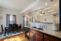 20% OFF Updated 3BR 2.5BTH Townhome - Pet-friendly - Fast WiFi-Driveaway Parking