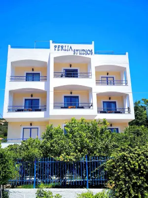 Valente Perlia Rooms فنادق في Poros
