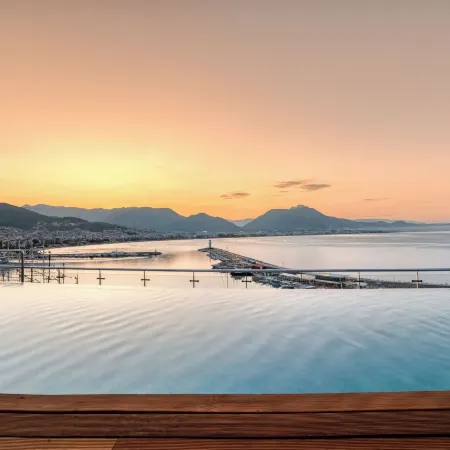 Numa Port Hotel