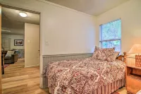 Utopia Family Home, 2 Blocks to Utopia Park! - parking