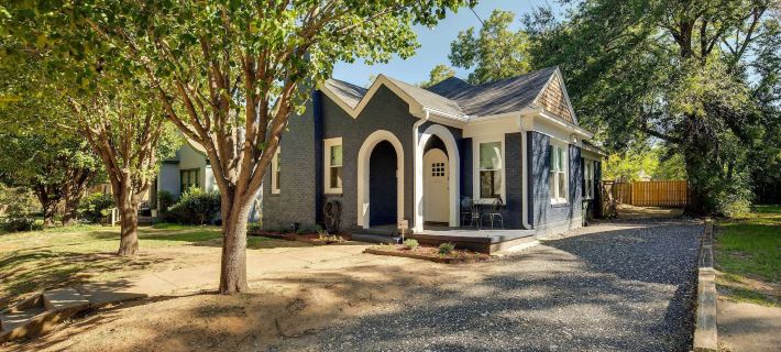 Walkable Tyler House w/ Deck: 1/2 Mi to Downtown! Отели в г. Тилер
