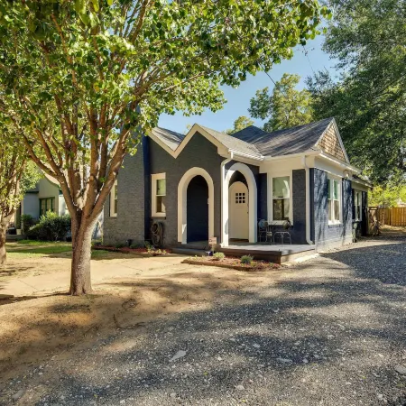 Walkable Tyler House w/ Deck: 1/2 Mi to Downtown!
