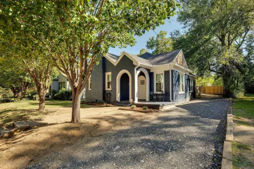 Walkable Tyler House w/ Deck: 1/2 Mi to Downtown! - Kitchenette