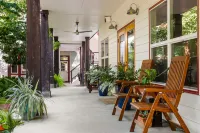 Brava House Bed and Breakfast Hotels in West Lake Hills