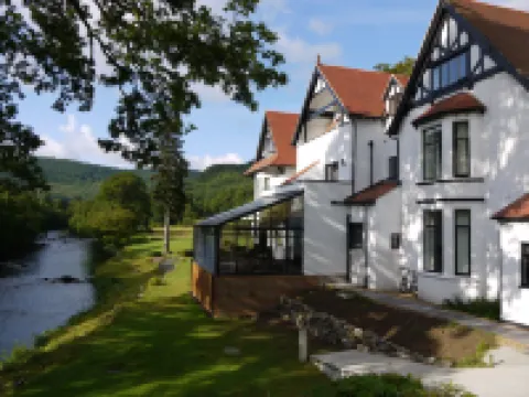 Craig-y-Dderwen Riverside Hotel โรงแรมใน