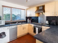 164 Cumber Close Hotels in Malborough