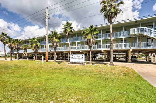 Gulf Shores Condo with Pool Access Steps to Beach!