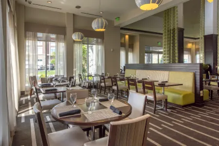 Hilton Garden Inn Raleigh-Cary Отели рядом с достопримечательностью «Aspen Center»