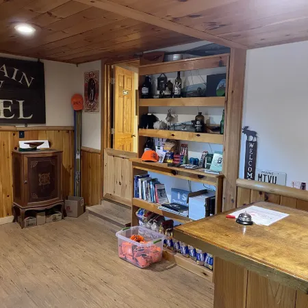 Mountain View Motel & Campground