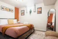 Cozy 4-Bedroom National Park Themed House with Gym + Hot Tub in Arvada