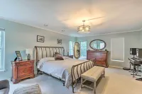 Charles Town Home w/ Private Pool & Hot Tub - 3 estrellas