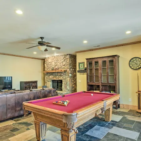 Hot Tub and Fire Pit Getaway Near Nantahala Gorge!