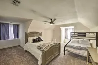 Riverside House w/ Yard ~ 1 Mi to Downtown! Hotel in zona Parking Services