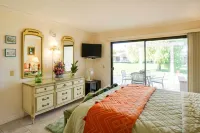 Palm Desert Condo - Golf Course View and Pool Access