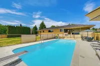 Family-Friendly Yakima Escape w/ Yard & Pool! - Pools