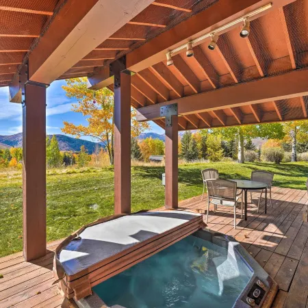 Unique Mountain Escape w/ 2 Decks < 2 Mi to Skiing