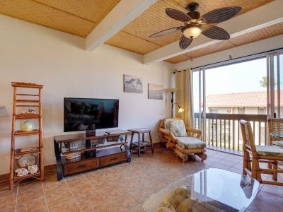 Kailua-Kona Condo Steps to Beach and Downtown!