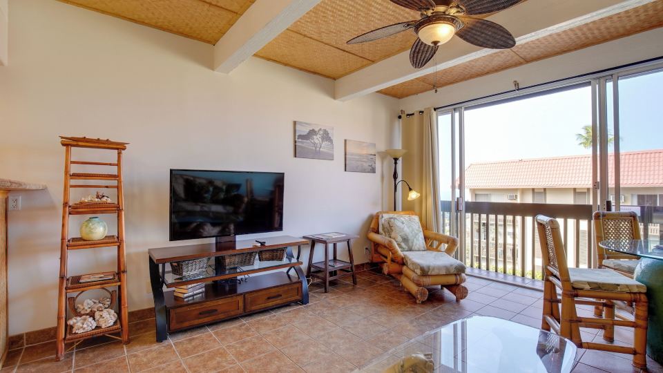 Kailua-Kona Condo Steps to Beach and Downtown!