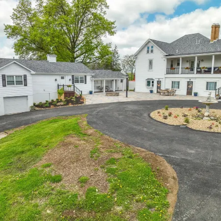Hickory House Bed & Breakfast
